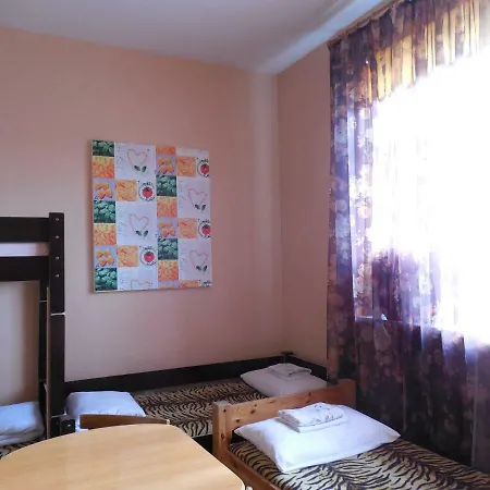 Elizabeth's Yh Hostel *