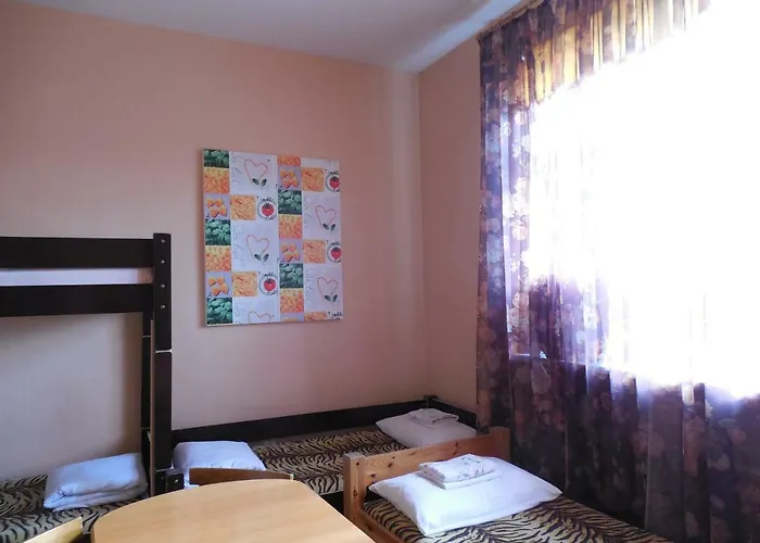 Elizabeth's Yh Albergue *