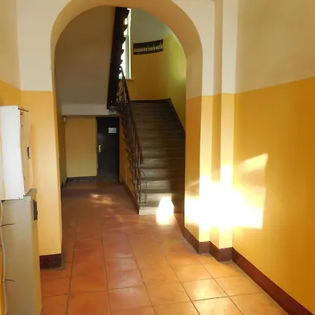 Elizabeth's Yh Hostel *