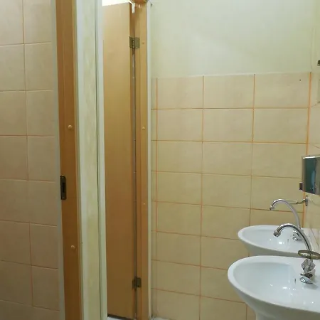 Elizabeth's Yh Hostel Riga
